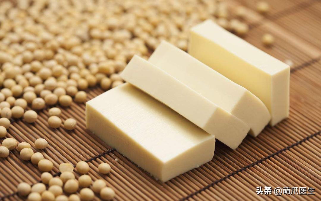 猫拉完屎还满屋疯跑？铲屎官：想当场自杀