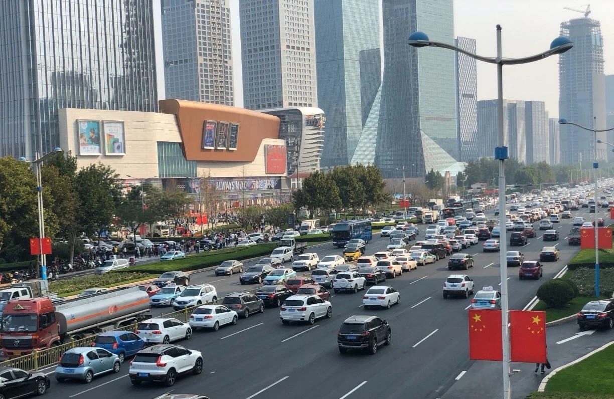 还没过节,济南这里已堵成了人山人海!最大规模的综合体开业!还有水哥王昱珩打造的绿植墙