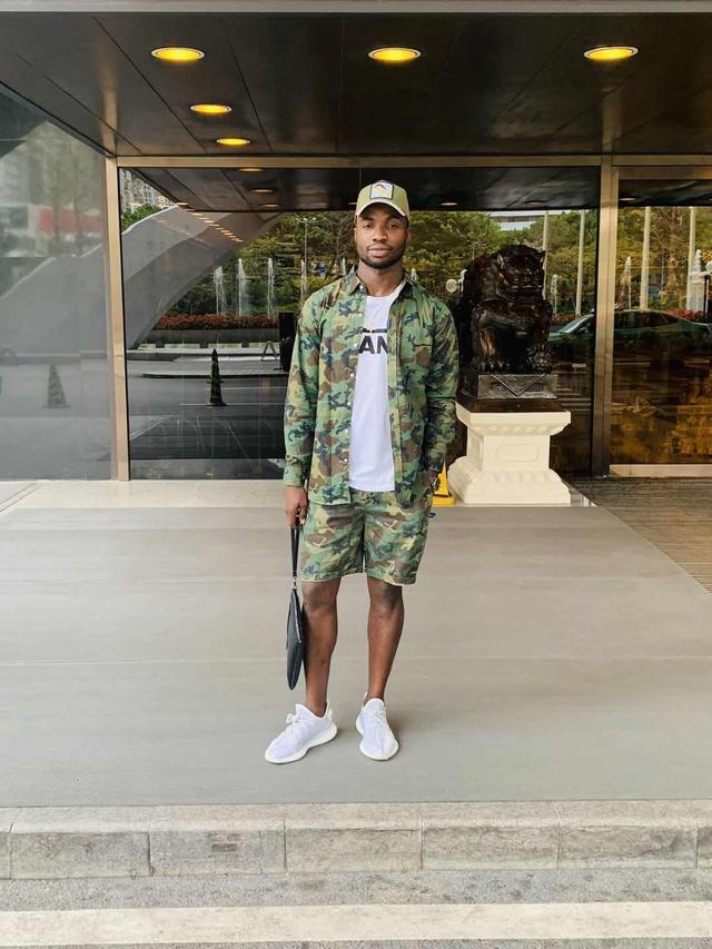 揭秘陕足“新狼王”奥斯卡：赛场上的铁血锋霸，生活中的侠骨柔肠