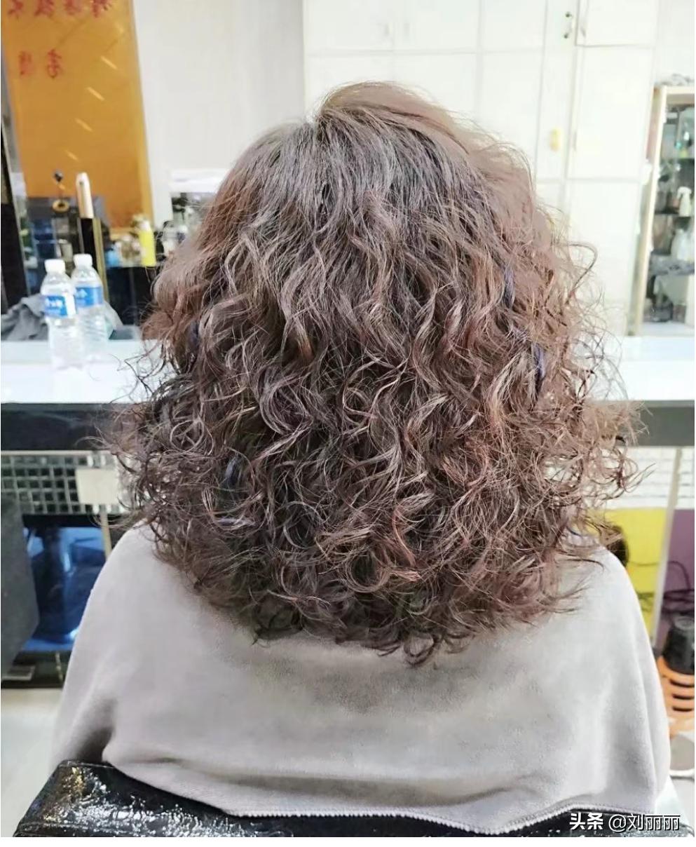满头烫小卷真洋气适合各个年龄段,短发小卷满头烫40-50岁