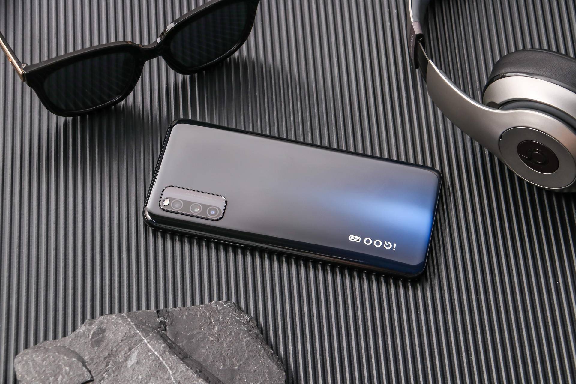 iqoo搭载天玑1800,iqooz1天玑1000plus旗舰芯片