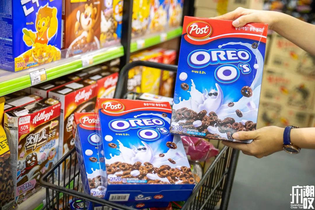 从韩国回来在超市买东西,从韩国进口商品