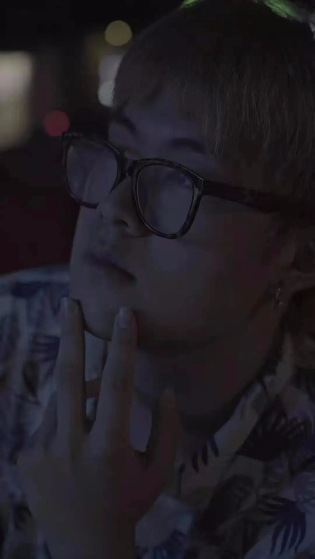 真正的会弹吉他的人,会弹吉他的人给人的感觉