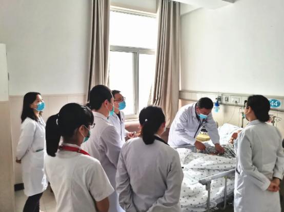 宝鸡高新医院：11位国庆宝宝扎推宝高医，坚守第一线