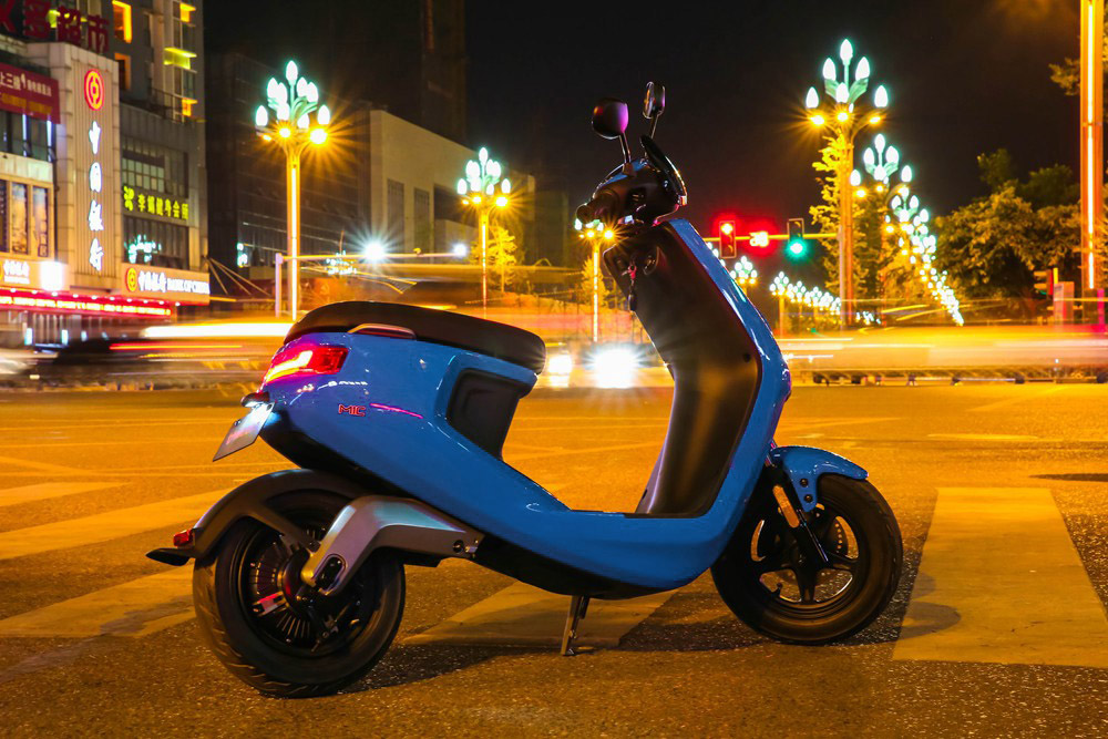 小牛最新电动车测评,小牛军绿色经典款电动车