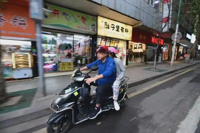 985硕士失业后开摩的冲上热搜,985硕士辞掉铁饭碗去创业