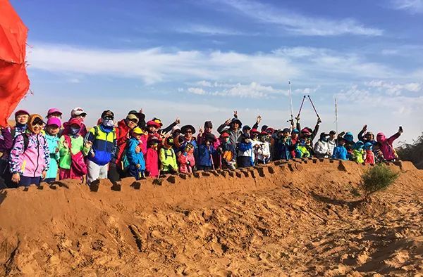 腾格里沙漠高端团建,腾格里沙漠徒步团建几天