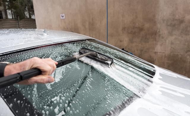 自己洗车怎么洗又亮又干净,自己动手洗车该怎样洗