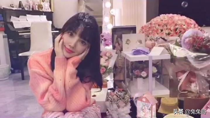 李小璐为好友庆生,李小璐甜蜜生日