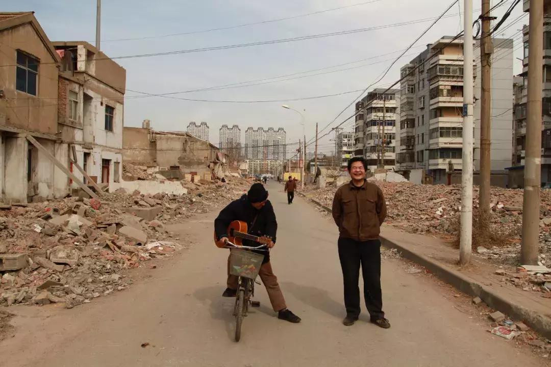 删*片毛**,讲荤段子,还不洗澡,但他教出的学生却能为刘德华写歌