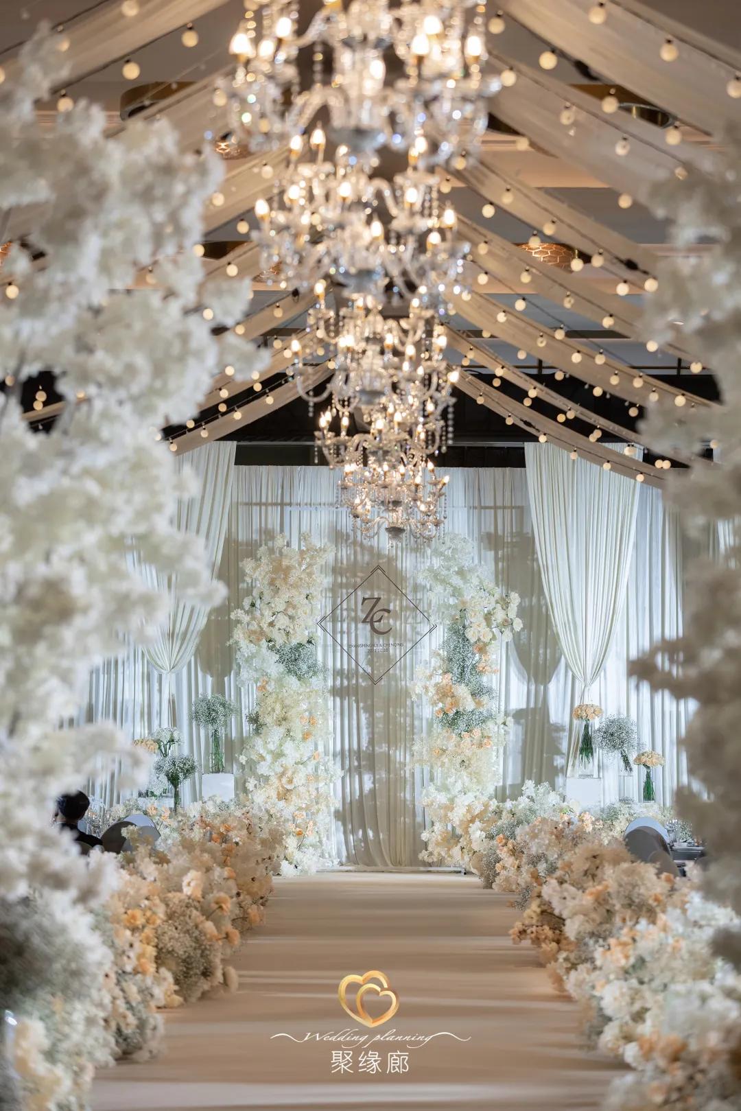 香槟色的寓意是我只钟情你一人,温柔的香槟轻奢婚礼