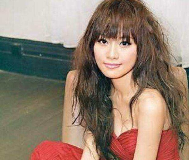 她为嫁豪门放弃牛津，吃*肥药减**致瘫痪体重仅剩44斤，遭夫弃终放下