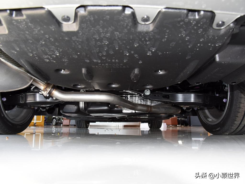 试驾雷克萨斯ES300h,有油就不会断电,出行无后顾之忧