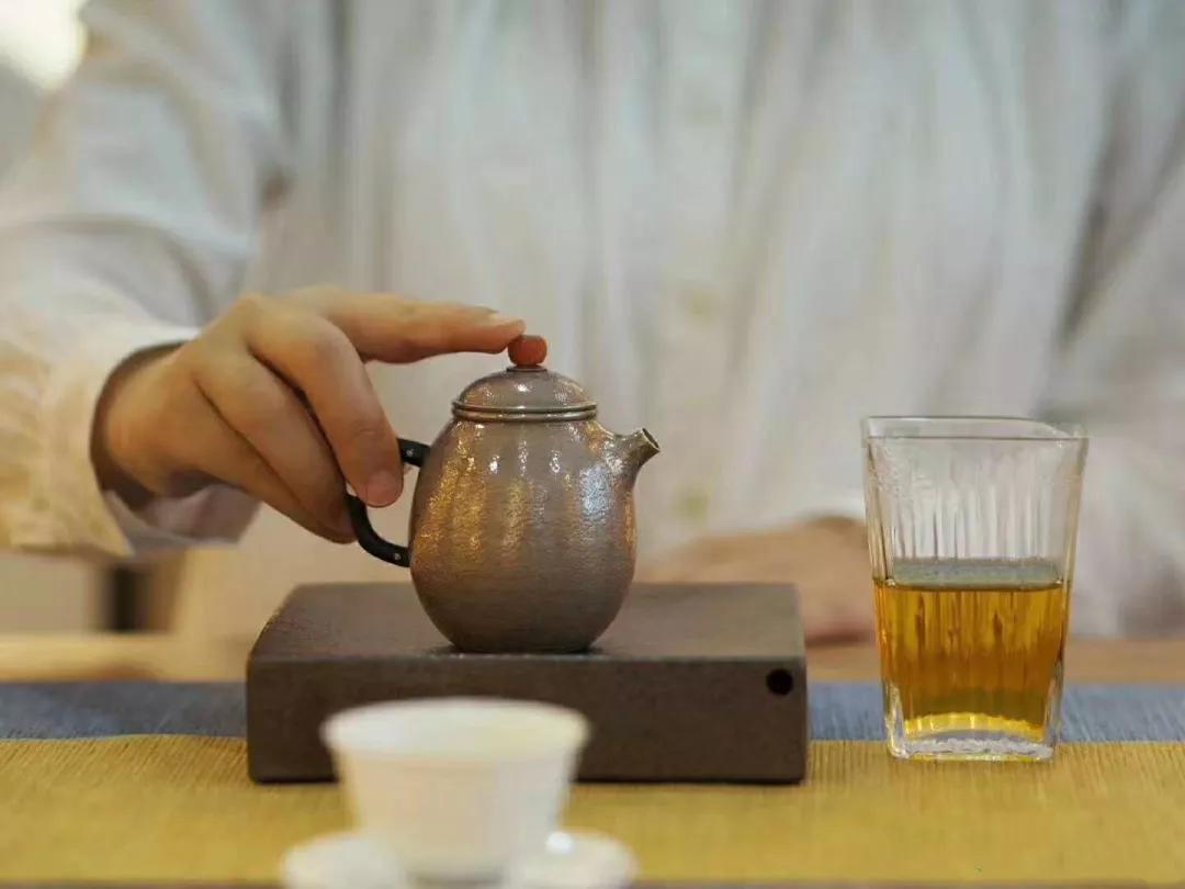 白茶有青味有什么危害,白茶臭青