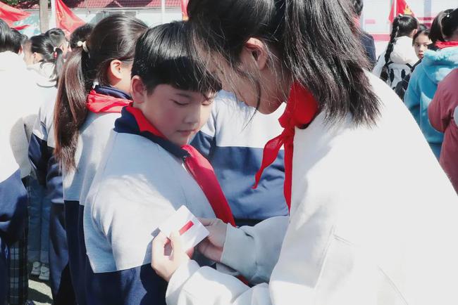 立下鸿鹄志，勇做追梦人——中国少年先锋队川港小学大队授衔仪式