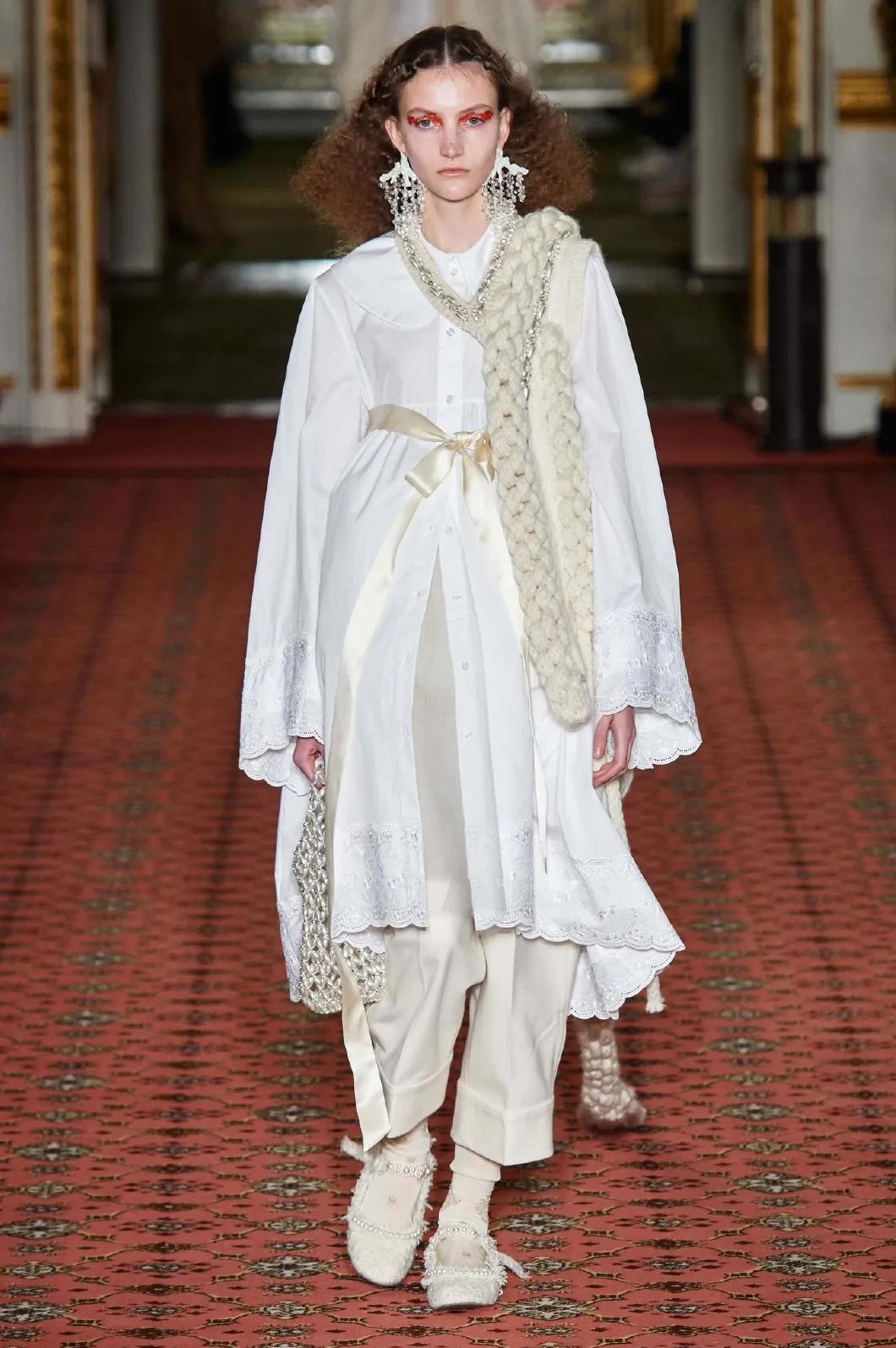 古力娜扎深v蓝色礼服和鞠婧祎,娜扎和鞠婧祎