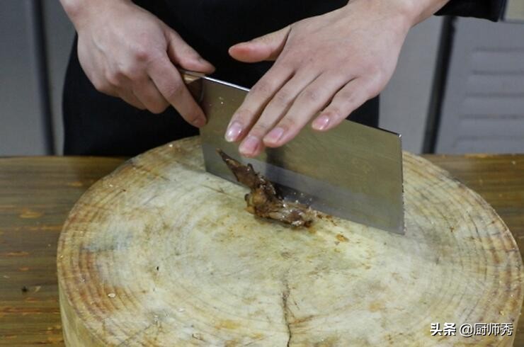 大厨教你:厨房常用的12种刀法,切什么菜用什么刀法,太详细了