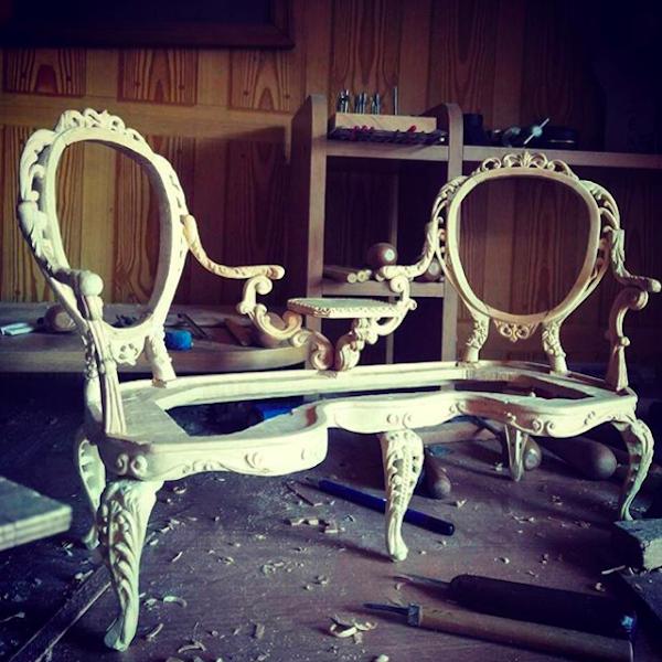 老爸酷爱芭比娃娃？微缩家具做到痴迷！