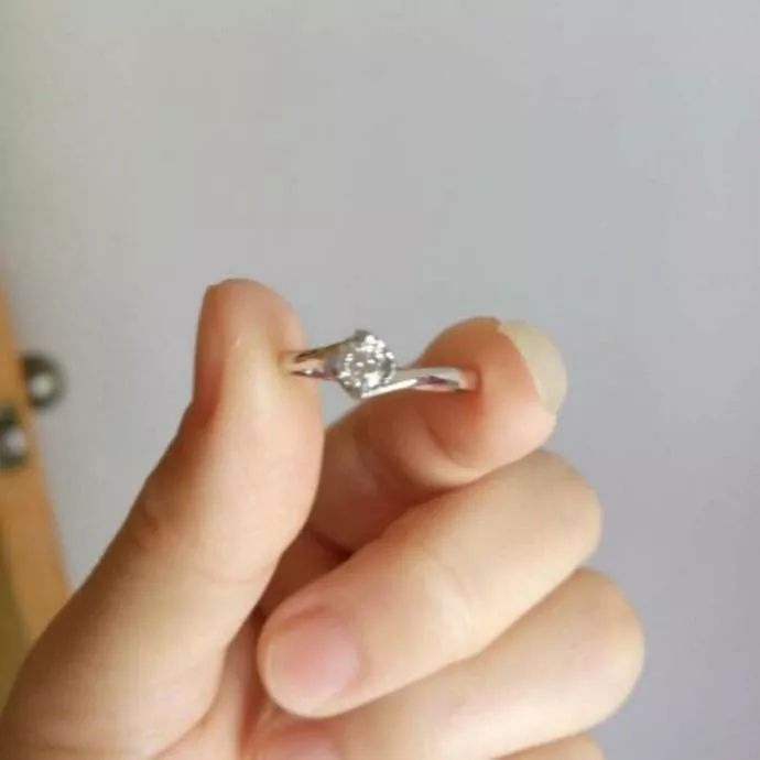 在户外挖到这样宝石千万别扔掉,不怕太阳暴晒的宝石