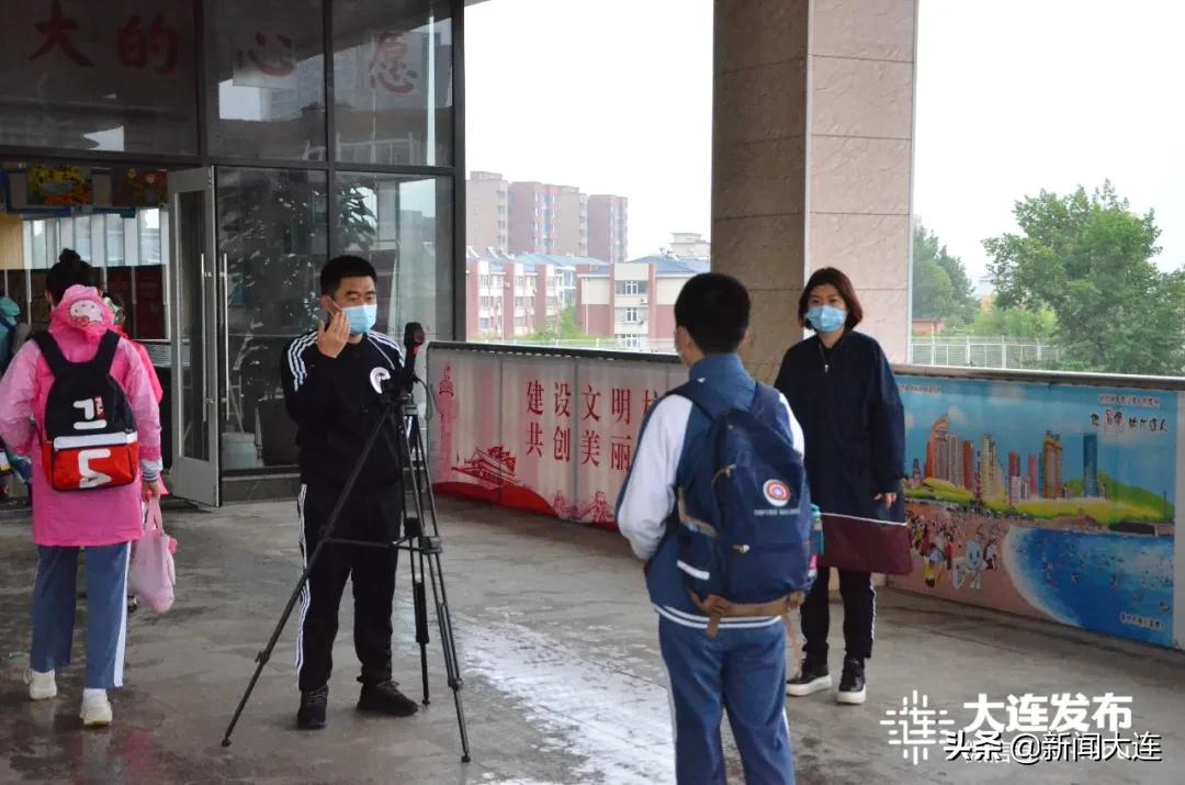 风雨中，“神兽”们返校了