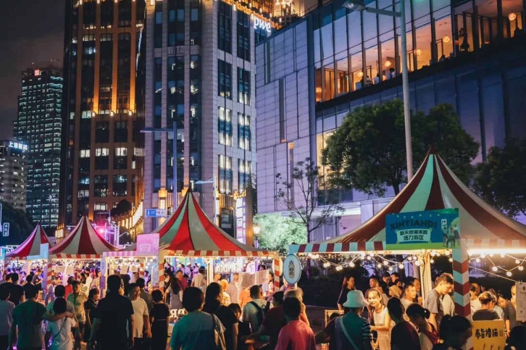 新网红夜市、鬼魅城堡、荧光夜跑…爱折腾的购物中心都这样做活动