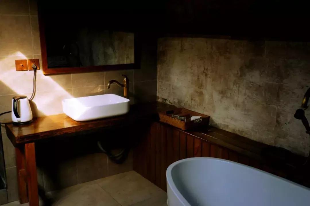 央视挖出来浙江冷门小城，小小鸭头都是世间绝味，人均100+住别墅