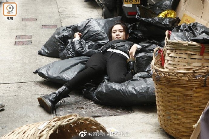 TVB开拍丧尸新剧，内容像极《我是僵尸》，力捧小花吻足男主12次