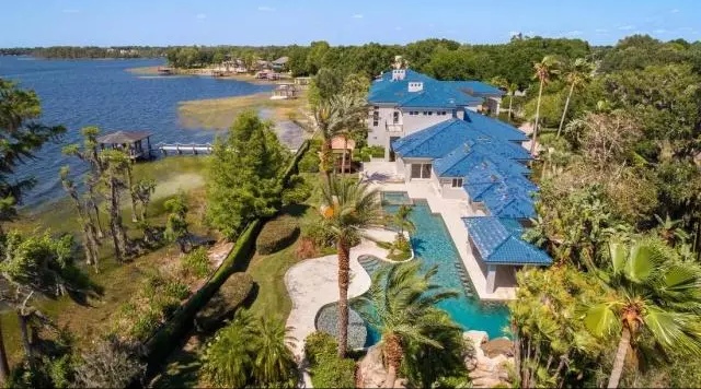 篮球明星詹姆斯的10款豪车 (乔丹詹姆斯车库对比)