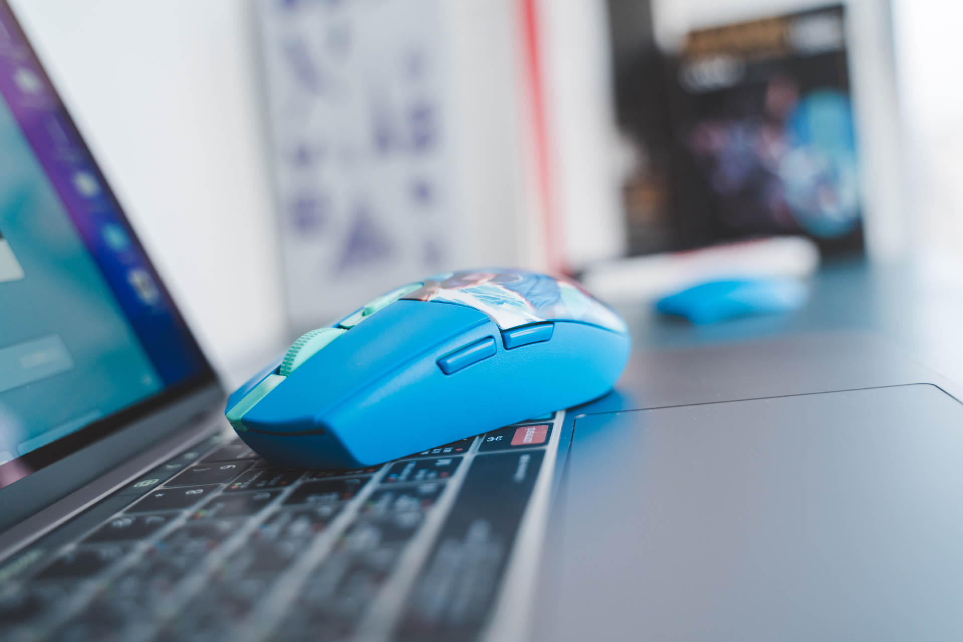 中端经典之罗技g304无线鼠标体验,无线鼠标推荐罗技g304会不会发光