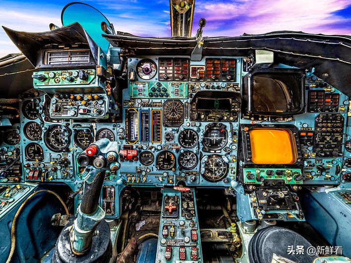 苏联空军高技术展示,苏联轰炸机座舱