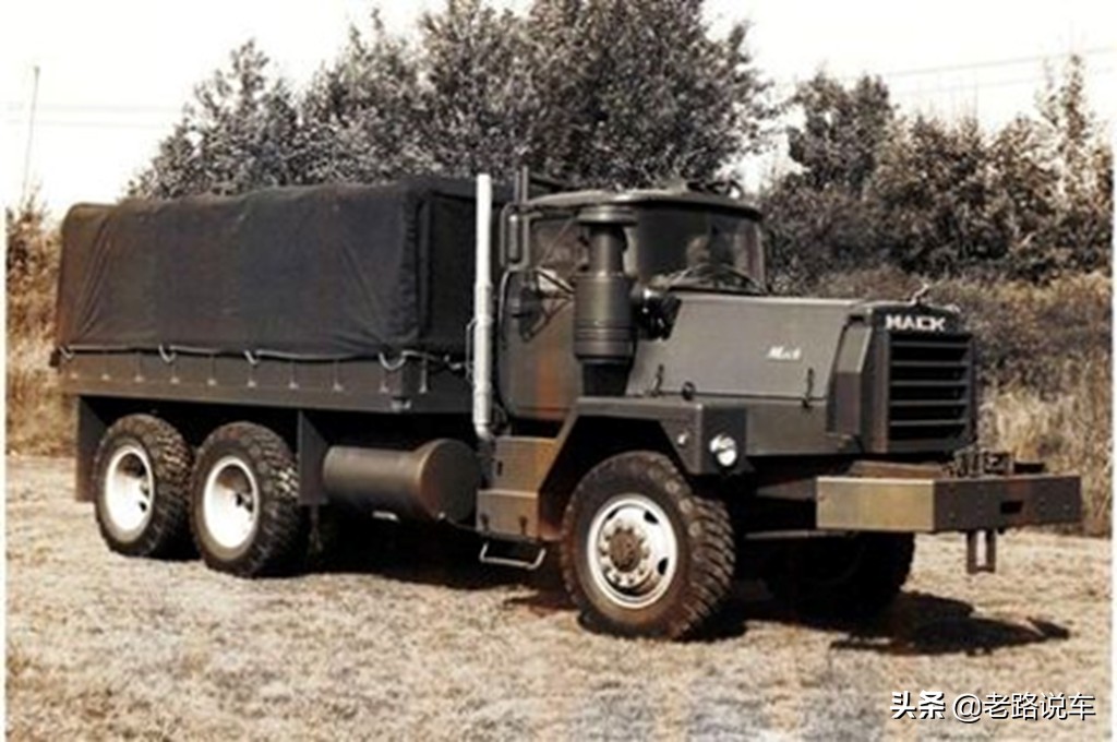 斗牛犬品牌卡车,斗牛犬在汽车上的视频