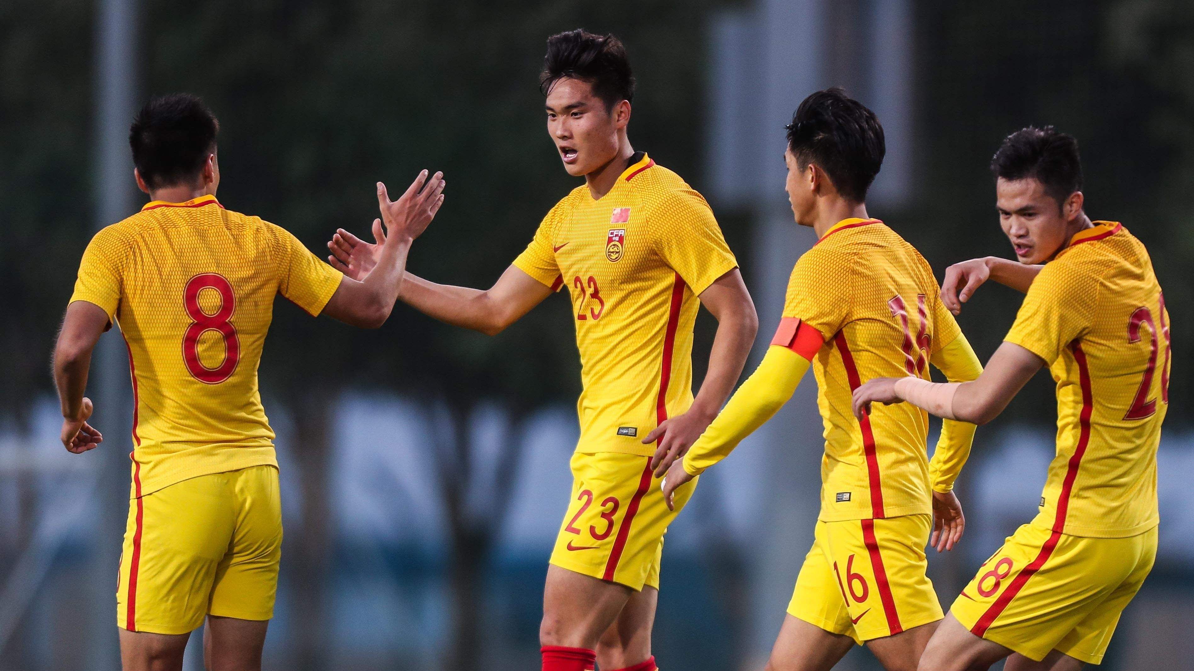 足协主席探班再现金句引热议,精神鼓励法“对手比我们怕输球”