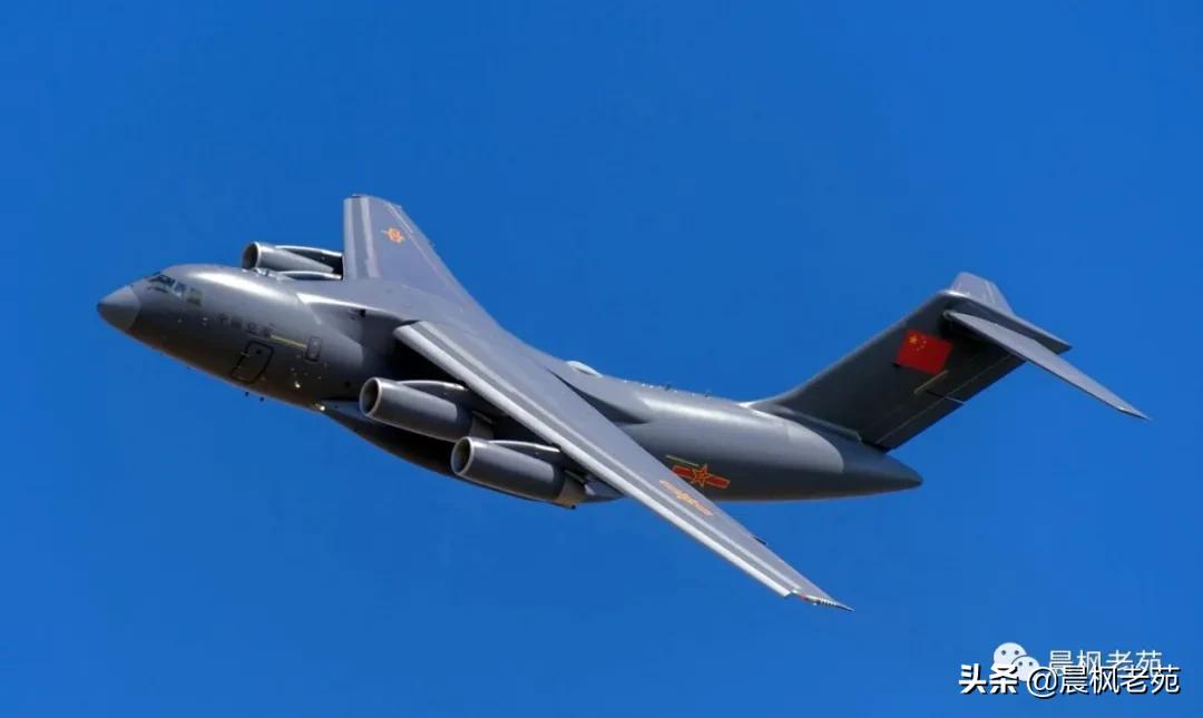 我军空降兵跳伞视频,解放军空降兵大规模跳伞