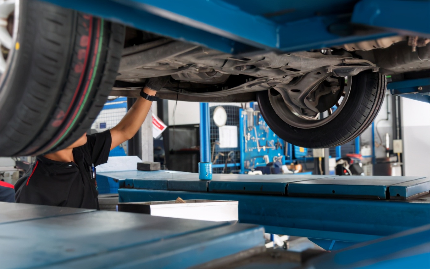 汽车左后轮哐当异响怎么回事,汽车后轮有嘎吱异响是什么原因