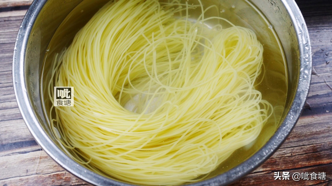 一碗正宗的冷面,一碗香喷喷的冷面怎么做