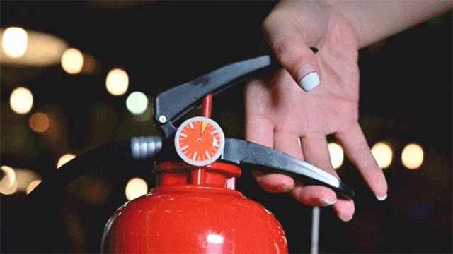 人气爆红的烧烤场，藏在了650㎡的校园课室里