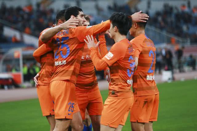 鲁能单赛季被双杀，输给恒大可以理解，贵州恒丰、大连一方呢？