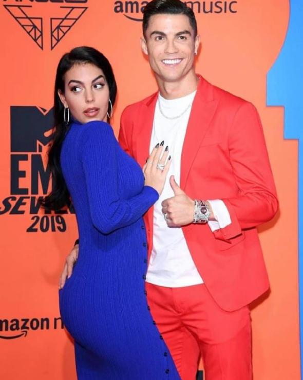 乔治娜魔鬼身材照,乔治娜大秀魔鬼身材