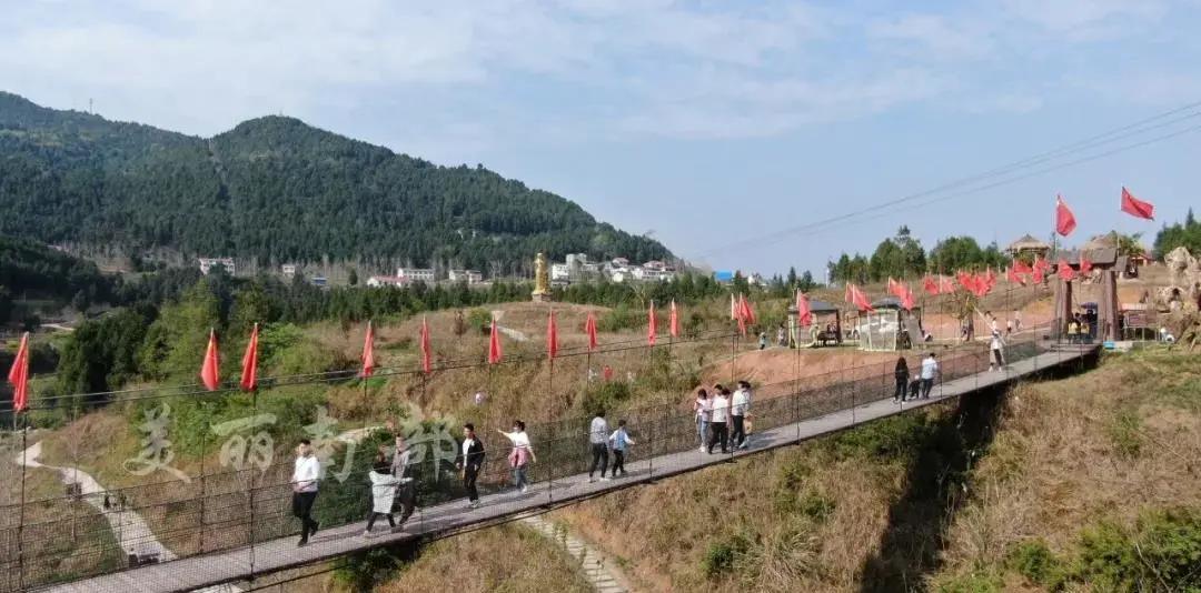 南充哪里有玻璃栈道和玻璃滑道,南充摇摆桥