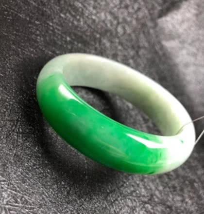 为什么女人喜欢黄金手镯,为什么女人偏爱手镯