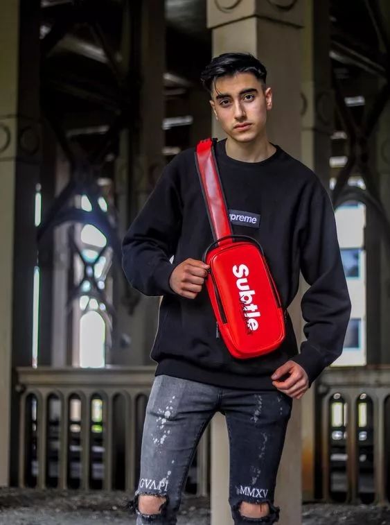 小型挎包时尚穿搭,单肩斜挎大包小众设计