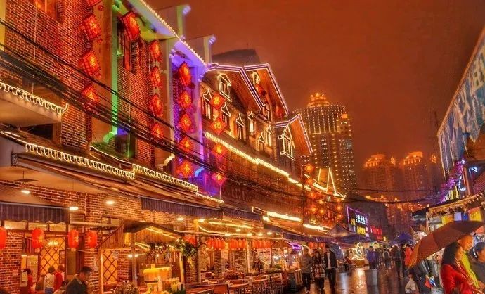 这几条美食街才是人气最旺的地方,最值得去的10条美食街