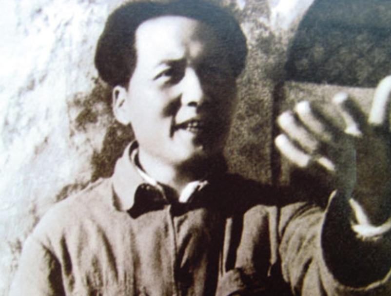 重庆谈判期间，毛主席一支烟让蒋介石后怕不已：此人不可轻视