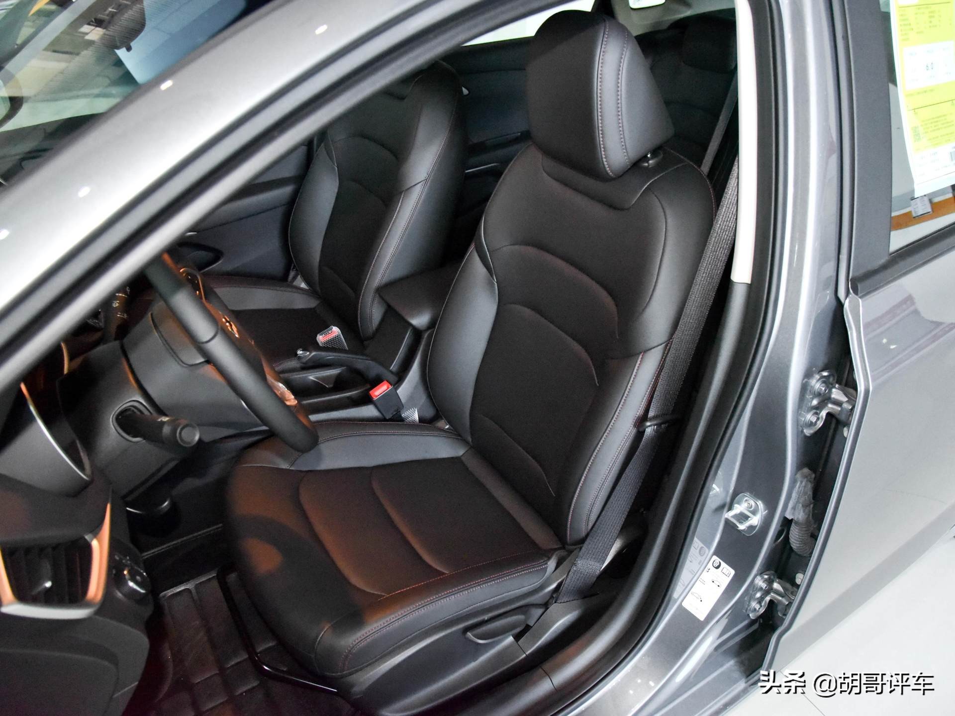 雪佛兰科鲁泽测评轻混,试驾雪佛兰科鲁泽2020款价格