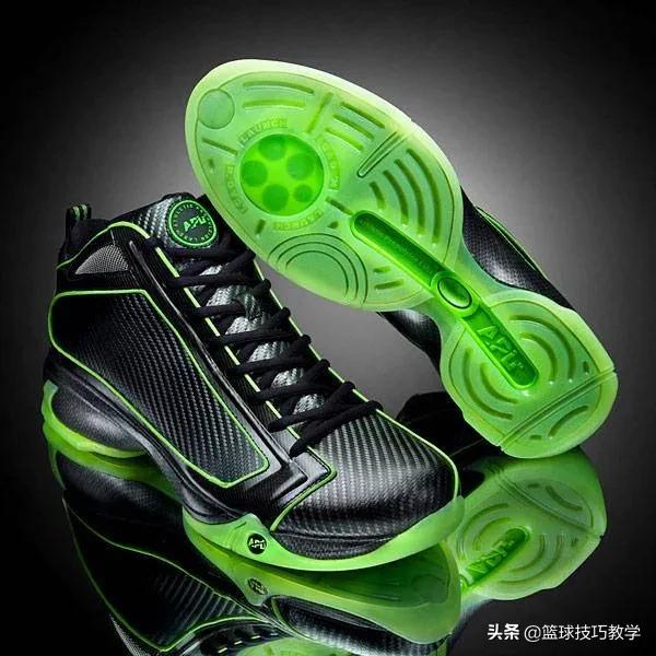nba禁穿的球鞋叫什么名字,一双被比赛禁止的球鞋