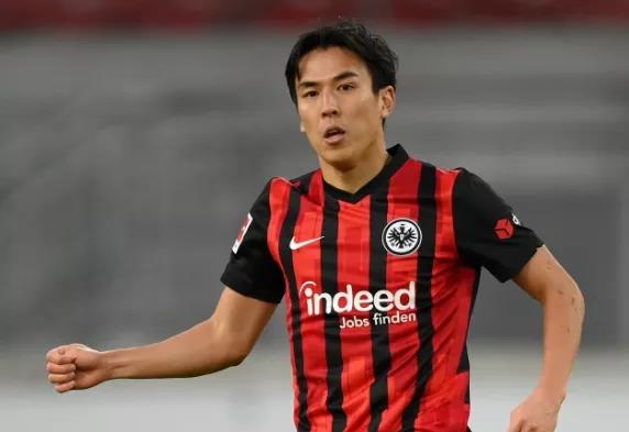 日本55岁足球老将,54岁还在踢球