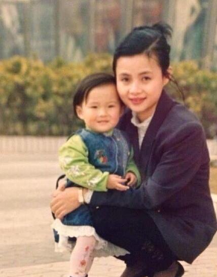 炫富鼻祖郭美美,炫富网红郭美美事件