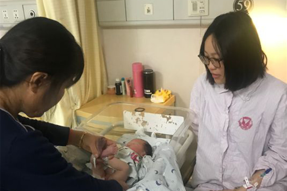 产后前三天怎么护理产妇,产后前三天吃什么对身体恢复好