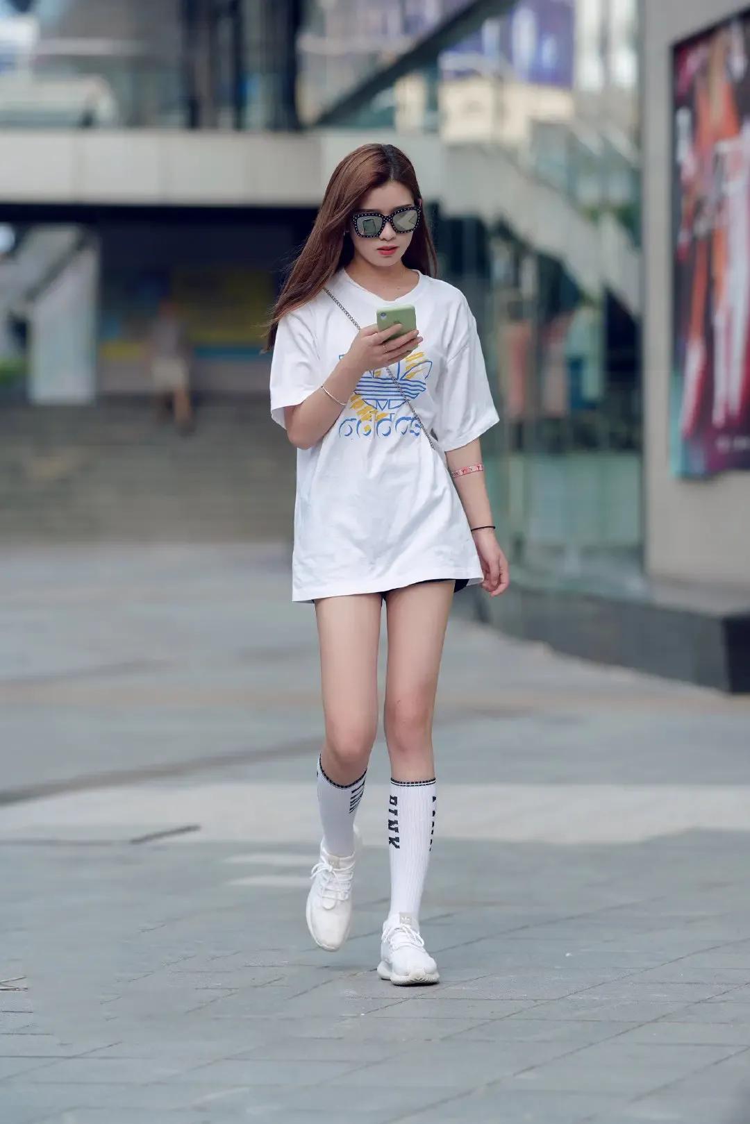 街拍美图时尚气质的小姐姐们,街拍搭配气质漂亮的小姐姐