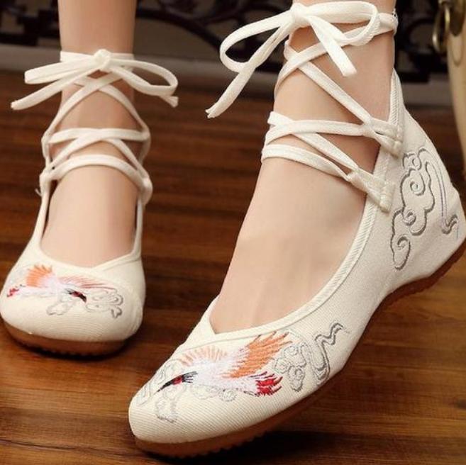 高跟鞋和裹小脚的演变,高跟鞋和古代的裹脚有什么区别